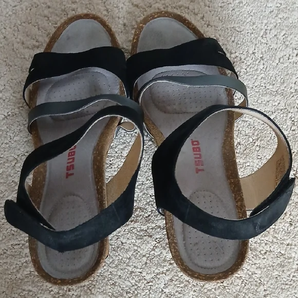 Tsubo Black and Gray Women's Sandals - Picture 5 of 11